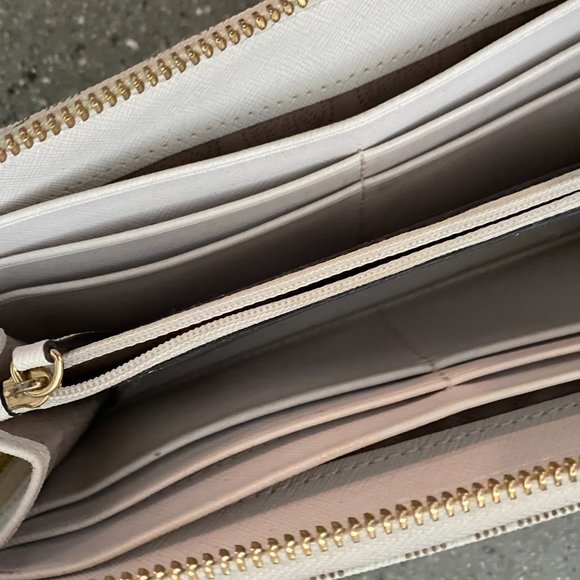 Michael Kors White and Gold Signature Wallet - Picture 3 of 6